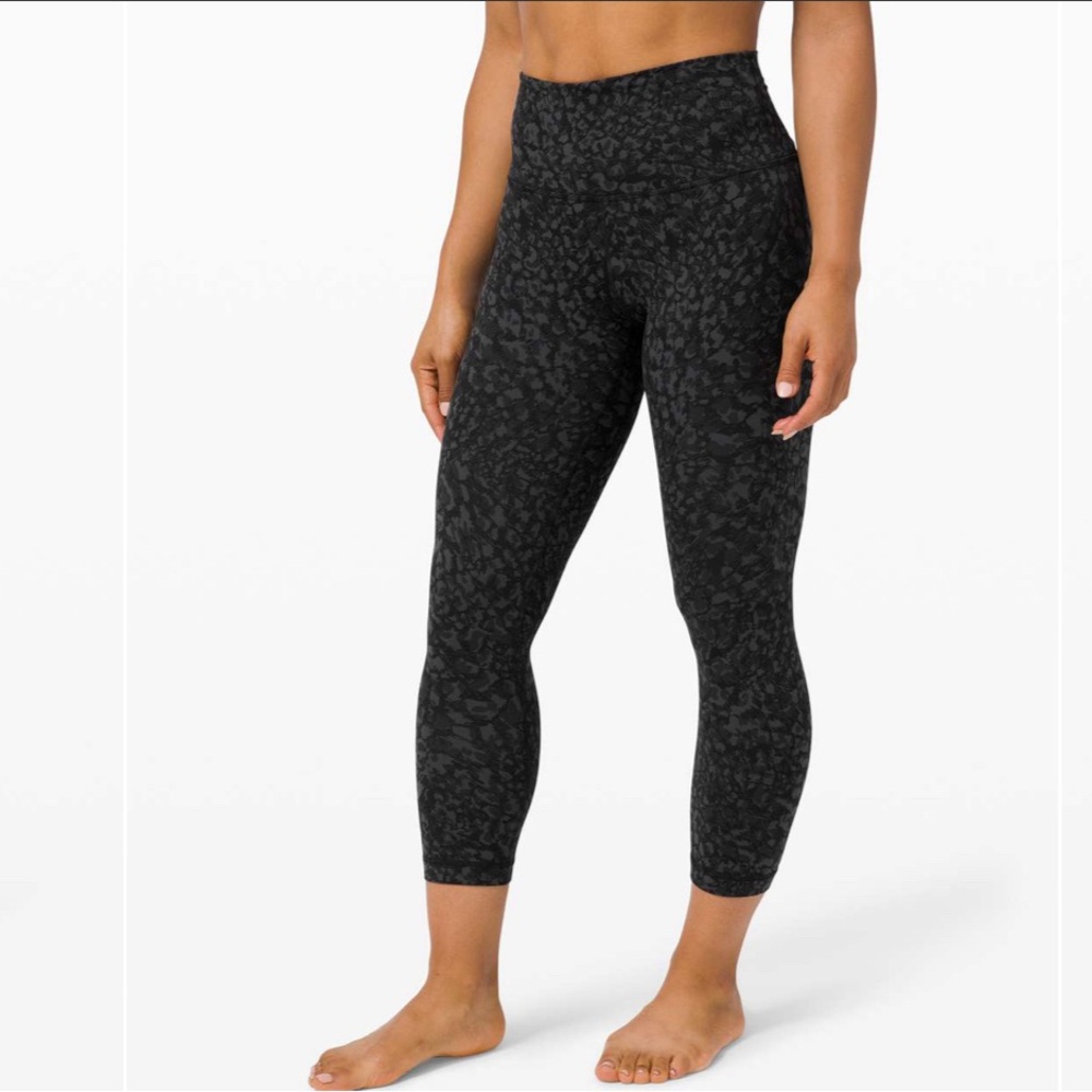 Lululemon Align Crop size 4 with a 21" inseam Wild Thing Camo Deep Coal Multi